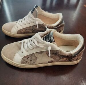 Vintage Havana Kayla Metallic Snake Sneakers Size 10